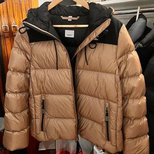 Burberry London Women's Hooded Puffer Jacket Soft Fawn Medium 8061337